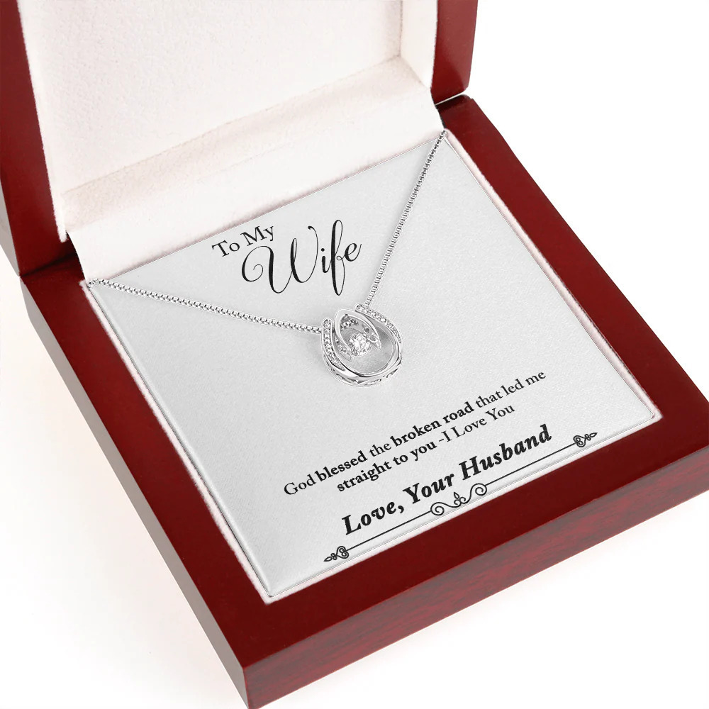 Wife God Blessed the Broken Road Lucky Horseshoe Necklace Luxury Box